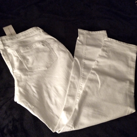 NWT. Two brand by Vince Camuto Jeans - Picture 2 of 5